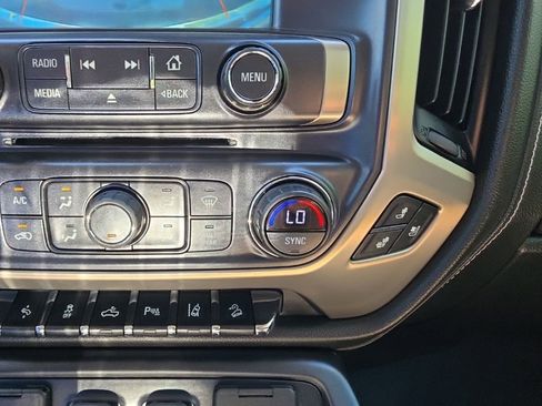 Used 2019 GMC Sierra 2500 Denali AWD/4WD image 18