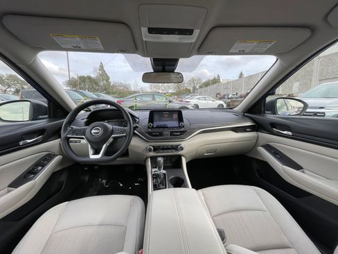 Used 2025 Nissan Altima 2.5 SV image 33