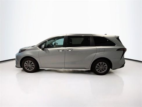 Certified 2024 Toyota Sienna XLE image 4