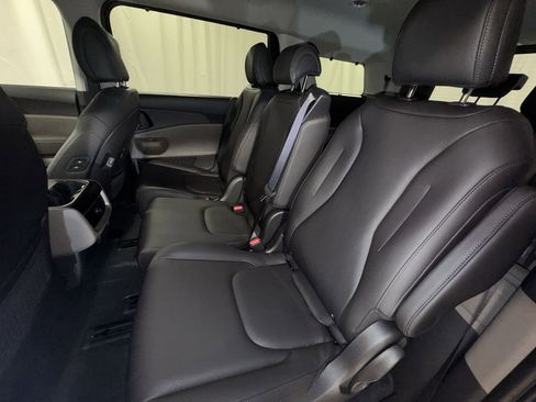 New 2026 Kia Carnival EX image 27