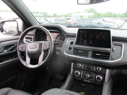 Used 2024 GMC Yukon SLT w/ SLT Luxury Package AWD/4WD image 29