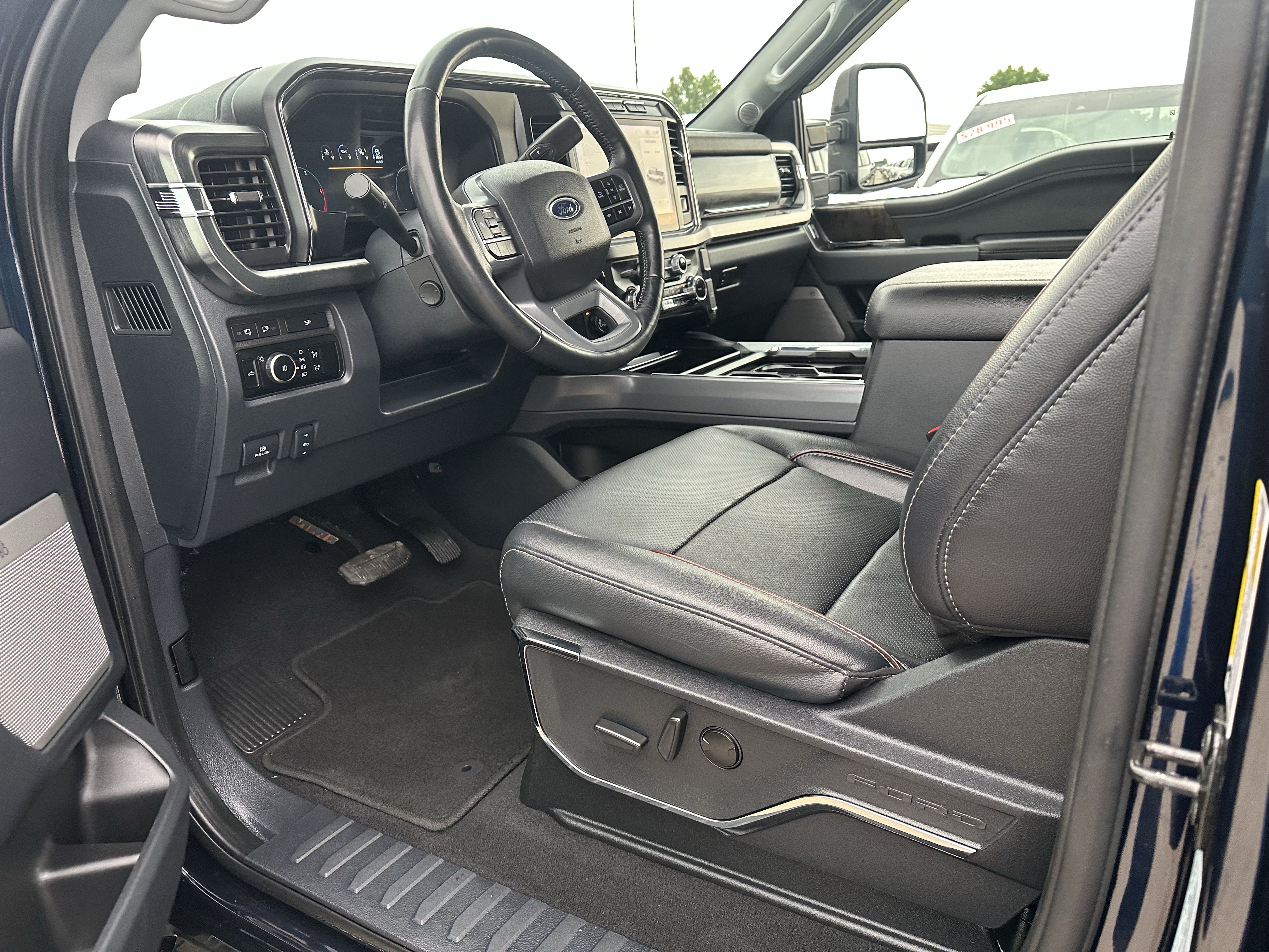 Used 2024 Ford F250 Lariat w/ Lariat Ultimate Package AWD/4WD image 18