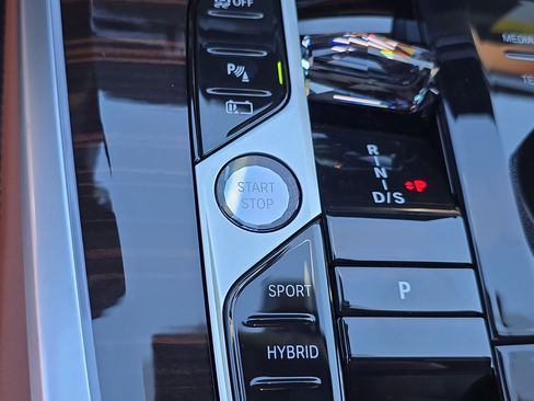 New 2026 BMW X5 xDrive50e w/ Executive Package image 31