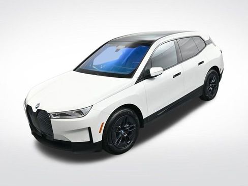 Used 2024 BMW iX xDrive50 w/ Premium Package image 27