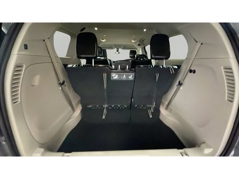 Used 2021 Chrysler Voyager Lxi FWD image 17