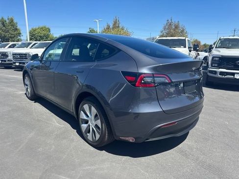 Used 2023 Tesla Model Y 2WD image 2