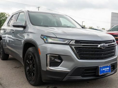 Used 2023 Chevrolet Traverse LT FWD image 4