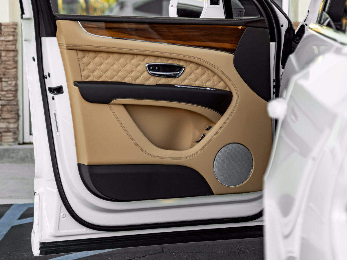 Used 2023 Bentley Bentayga AWD/4WD image 15
