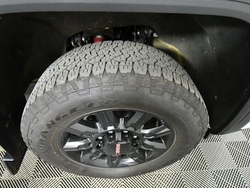 Used 2025 GMC Sierra 2500 AT4 w/ AT4 Premium Plus Package image 17