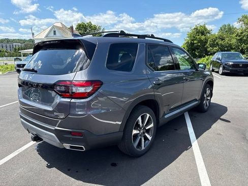 Used 2024 Honda Pilot Touring image 7