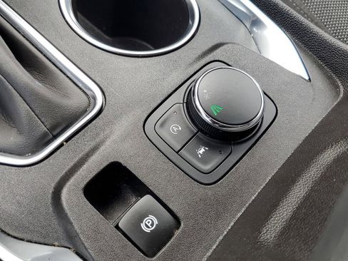 Used 2023 Chevrolet Traverse LT image 30