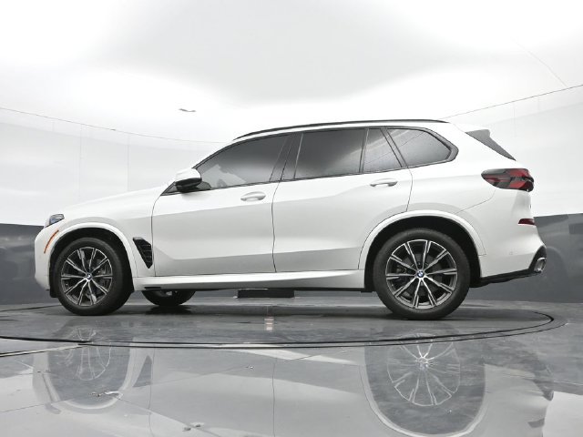 Used 2025 BMW X5 xDrive40i w/ M Sport Package AWD/4WD image 47