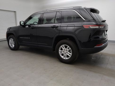 Used 2023 Jeep Grand Cherokee Laredo AWD/4WD image 3