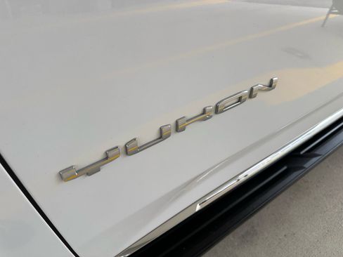 Used 2022 GMC Yukon SLT w/ SLT Premium Package image 7