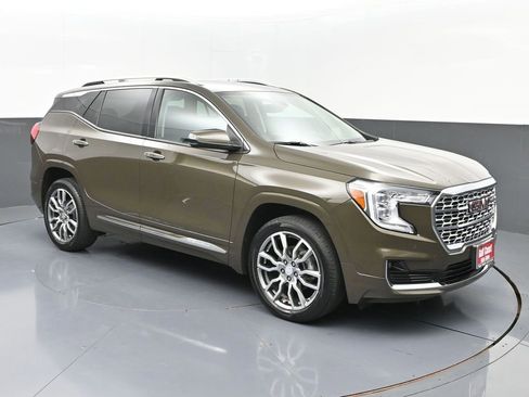 Used 2023 GMC Terrain Denali image 2