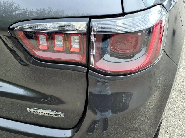 Used 2022 Jeep Compass Latitude AWD/4WD image 11
