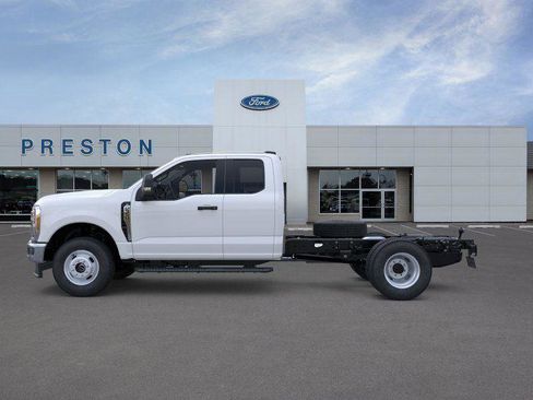 New 2026 Ford F350 XL w/ XL Chrome Package image 3