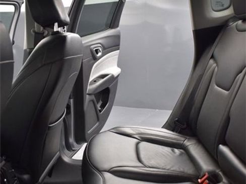 Used 2022 Jeep Compass Latitude image 9