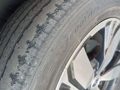 Used 2021 Subaru Forester Touring image 4