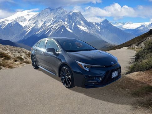 Used 2025 Toyota Corolla SE w/ SE Premium Package image 7