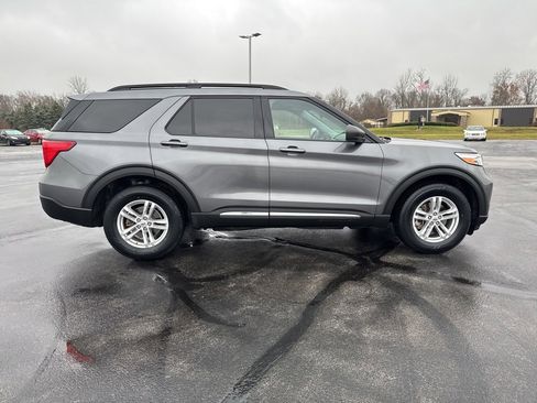Used 2022 Ford Explorer XLT w/ Equipment Group 202A image 8