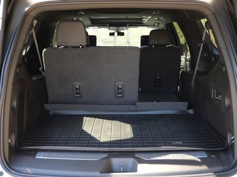 Used 2022 Chevrolet Suburban RST w/ Sport Performance Package AWD/4WD image 32