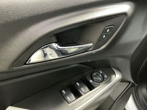 Used 2024 Chevrolet Trax RS w/ Driver Confidence Package FWD image 16