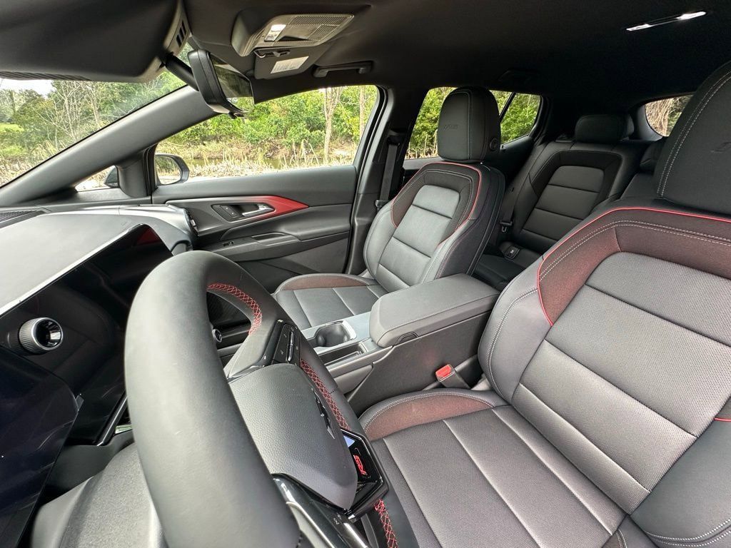 New 2025 Chevrolet Equinox EV RS w/ Convenience Package II FWD image 34