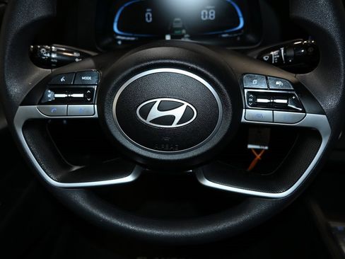 Used 2025 Hyundai Elantra SE image 14