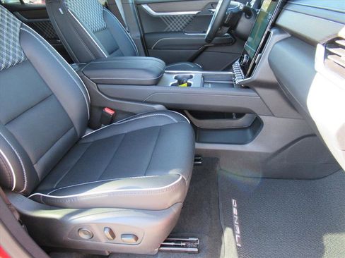 Used 2024 GMC Acadia Denali w/ Super Cruise Package image 9