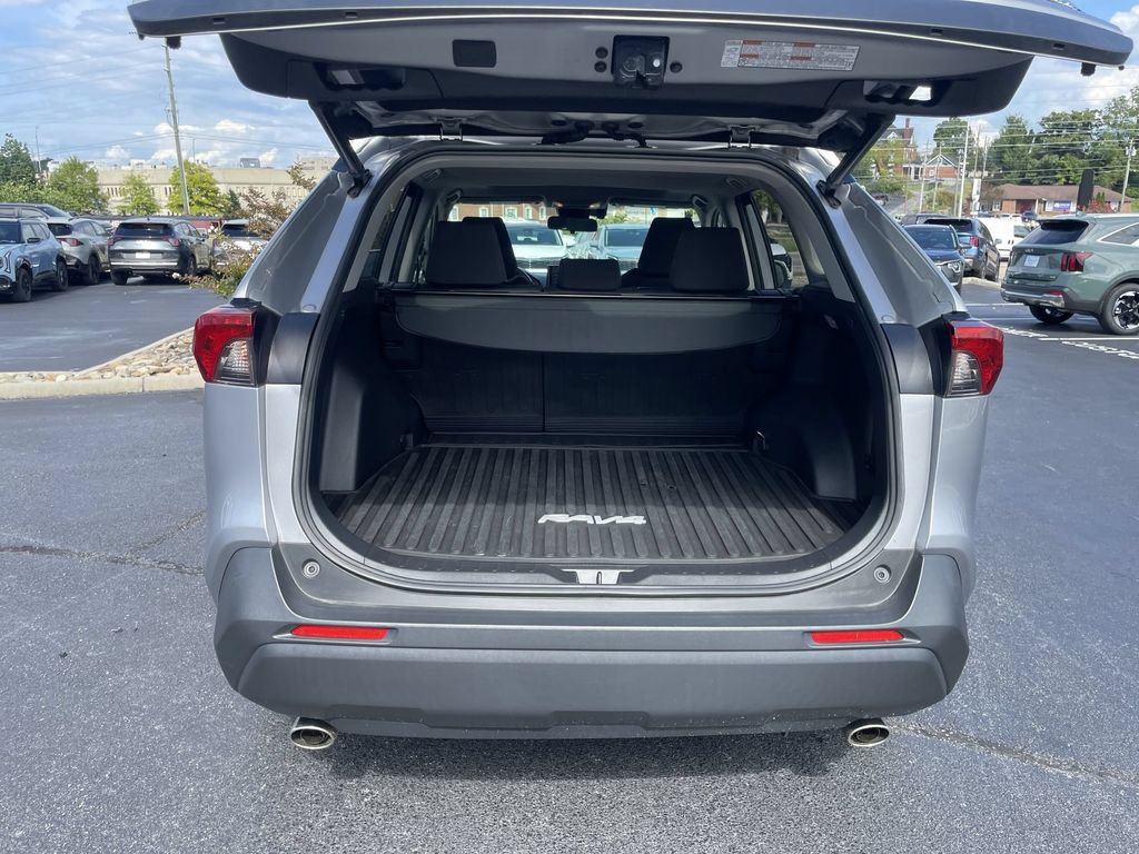 Used 2021 Toyota RAV4 XLE w/ Convenience Package AWD/4WD image 35