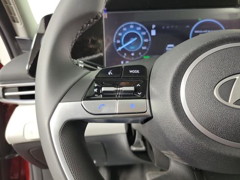 New 2025 Hyundai Elantra Limited image 21