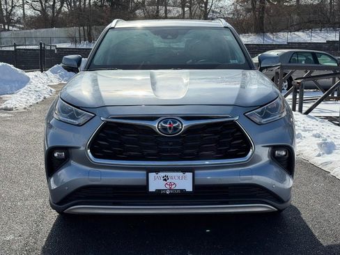 Used 2024 Toyota Highlander Platinum image 11