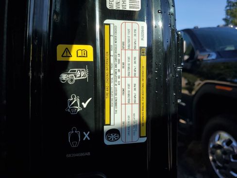 Used 2023 Jeep Gladiator Overland AWD/4WD image 31