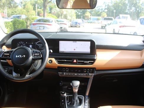 Certified 2025 Kia Seltos EX w/ EX Sunroof Package AWD/4WD image 24