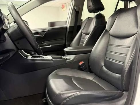 Used 2019 Toyota RAV4 XLE Premium w/ Cold Weather Package AWD/4WD image 7