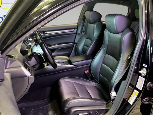 Used 2018 Honda Accord Sport image 21
