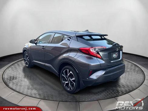 Used 2018 Toyota C-HR XLE image 3