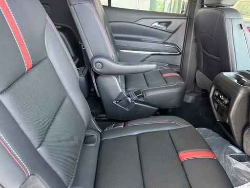 New 2026 Chevrolet Traverse RS w/ LPO, Floor Liner Package FWD image 8