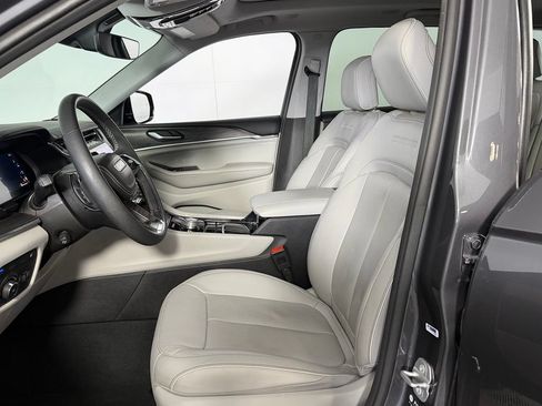 Certified 2022 Jeep Grand Cherokee Overland AWD/4WD image 21