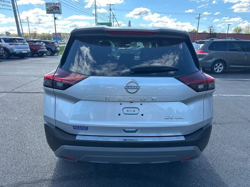 Used 2023 Nissan Rogue SV image 4