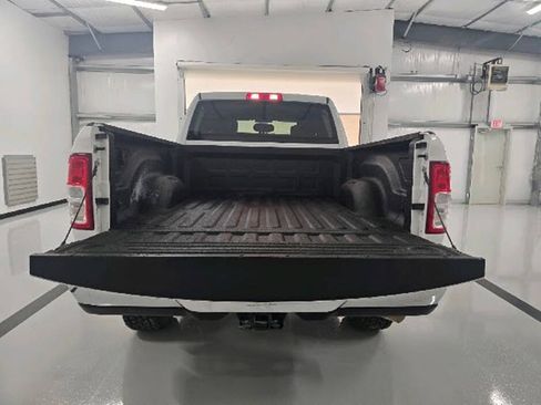 Used 2022 RAM 2500 Tradesman w/ Chrome Appearance Group AWD/4WD image 9