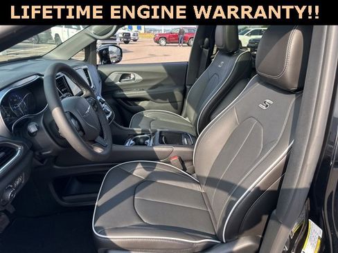 New 2026 Chrysler Pacifica Limited w/ S Appearance Package image 19