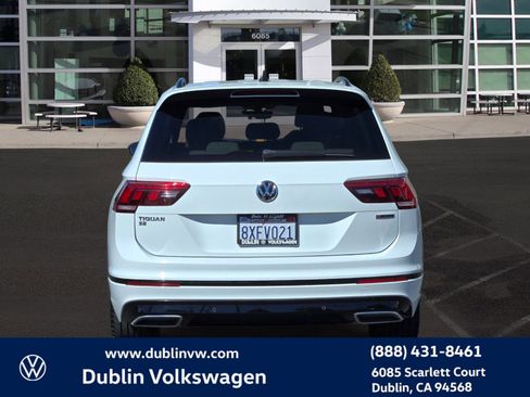 Certified 2021 Volkswagen Tiguan SE image 5