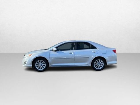 Used 2012 Toyota Camry XLE w/ Leather Pkg image 2