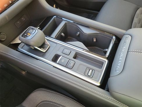 New 2025 Nissan Pathfinder SV w/ Black Appearance Package image 10