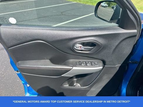 Used 2018 Jeep Cherokee Trailhawk w/ Cold Weather Group AWD/4WD image 14