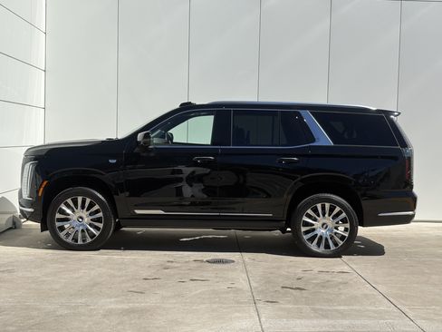 Certified 2025 Cadillac Escalade Premium Luxury Platinum AWD/4WD image 4