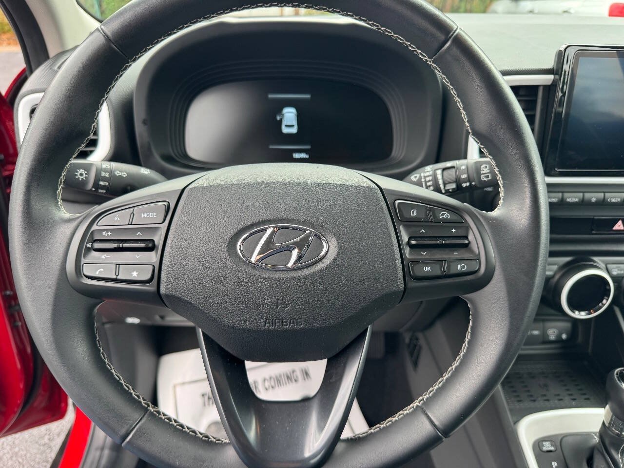 Used 2023 Hyundai Venue Limited FWD image 8
