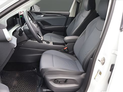 Certified 2025 Volkswagen Tiguan SE w/ Panoramic Sunroof Package AWD/4WD image 13